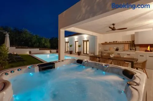 Apartment Gironi with Pool, Jacuzzi - Image 1