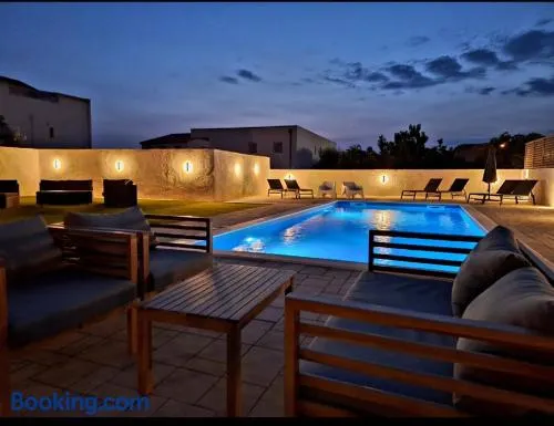 LUCY Apartments with saltwater pool and free private parking - Image 1