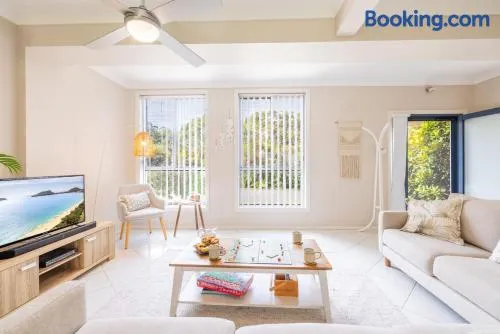 Magnolias, 6 Marine Dr - air con, linen and Wi-Fi - Image 1