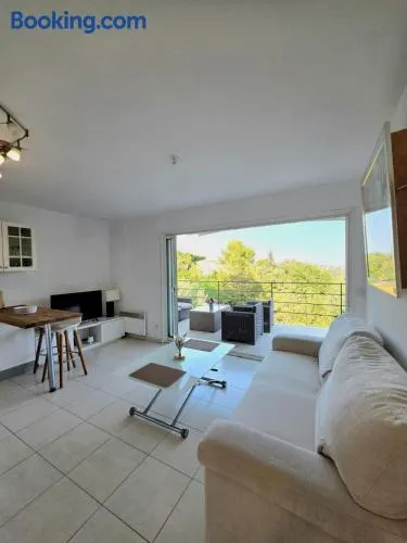 Appartement avec vue - Cadre verdoyant et parking privé - Image 1