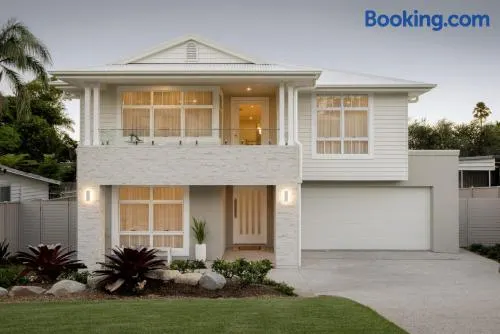 Mooloolaba Family 5 Bedroom Haven - Image 1
