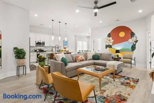 Rainbow Oaks House - Image 1