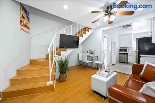 Elegant Beachside 2 Bed 2 Bath - Image 1