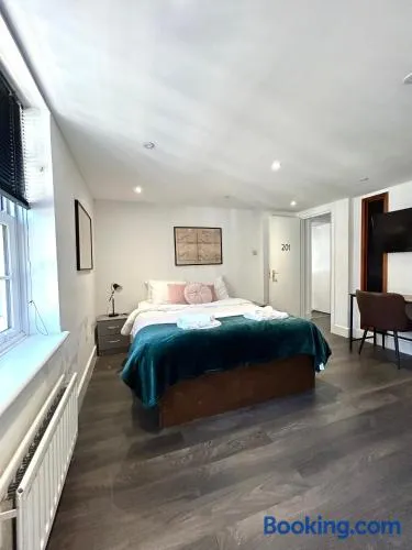 Queens Place - 2 Bedroom Apartment - Image 1