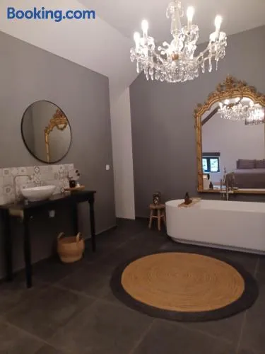 Luxe-kamer Bed en Bokes - Image 1