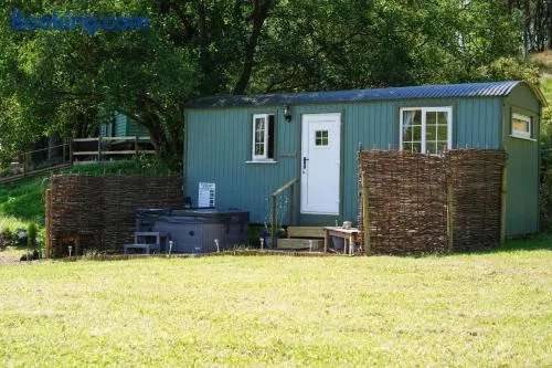 The Laburnum Retreat Shepherds Hut with private hot tub - Image 1