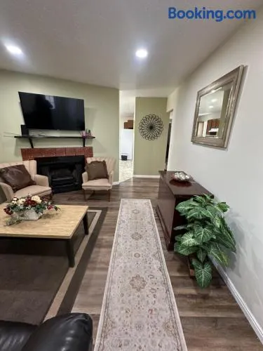 Amazing Duplex Close to airport, downtown - Image 1