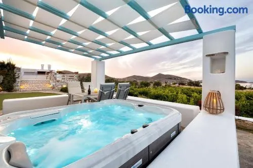 Villa entièrement équipée avec piscine, terrasse et barbecue - Image 1