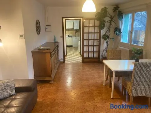 Appartement complet 2ch, 70m2, proche CV, avec balcon - Image 1