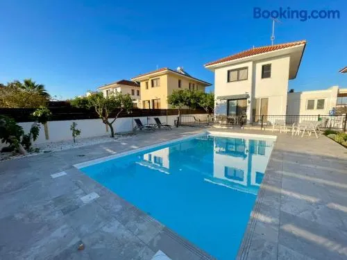 Sunny Pool House - Image 1