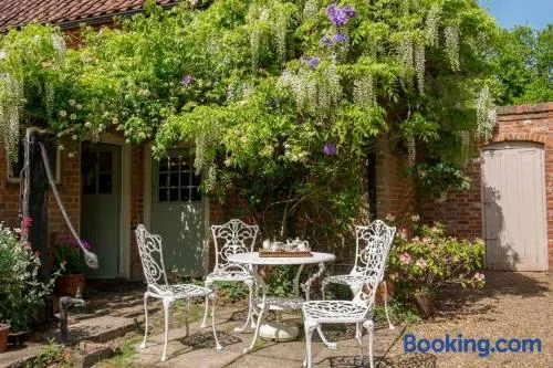Cissys Cottage in a Nature Reserve, 7 minutes from Aldeburgh seafront - Image 1