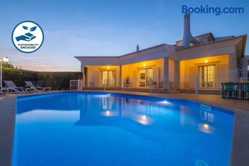 Villa Rose Bay - Refúgio familiar com piscina aquecível e BBQ em Albufeira - Image 1