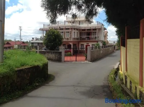 Holly Lodge Guest House - Image 1