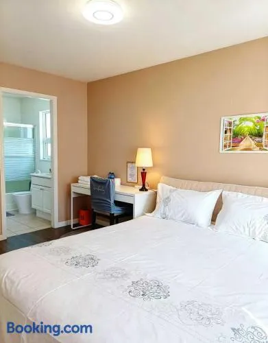 Cozy Home Vancouver 10 Minutes To Downtown BC Place - Image 1