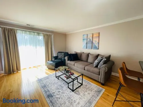 Modern 1BR Near Moss Rehab Monthly Deal - Image 1