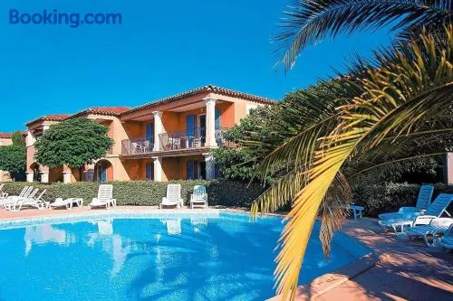 Appartement avec jardin et piscine chauffée à La Palmeraie Grimaud - idéal couple et 2 enfants - Image 1