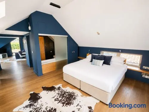 PRINT ROOM 2 - Stylish Loft Apartment with Private Balcony - Image 1