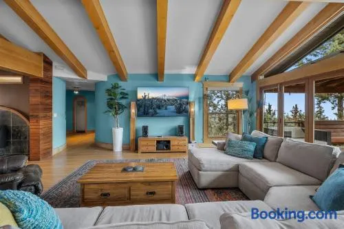 Bluebird Day - Trenton View, Experience luxury, 4-bedroom home in Bend, OR. Hot tub! - Image 1