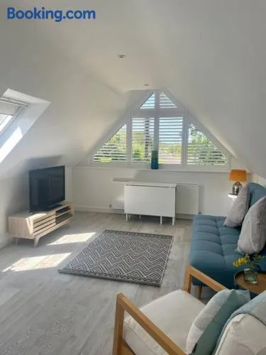 Cosy accommodation, easy walk to beach! - Image 1