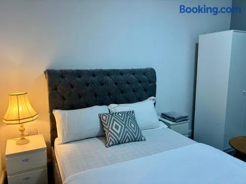 Room 4 on Green Road - Image 1