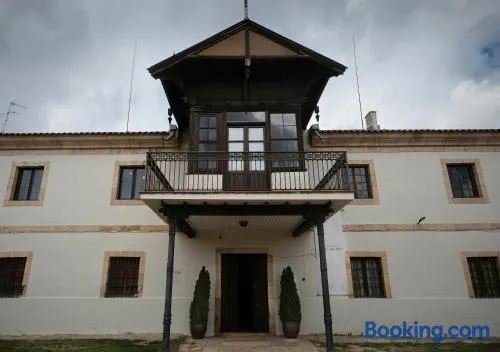 CASA RURAL PALACIO CONDE DE ALDANA con piscina entre encinares y dehesas - Image 1