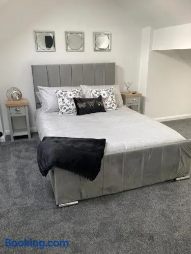 Cheshire Home Stays - Image 1