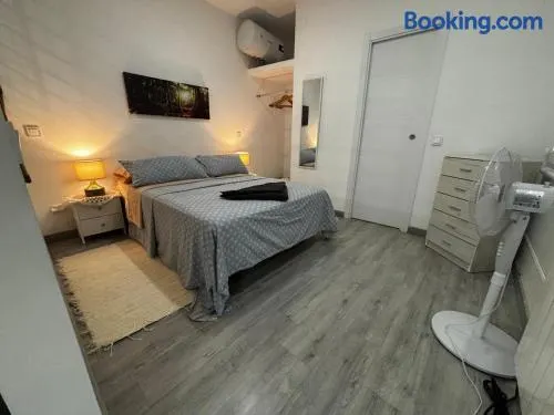 Apartamento estudio con baño privado en el centro de Madrid - Image 1