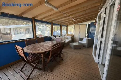 Mobil-home avec grande terrasse couverte - Image 1