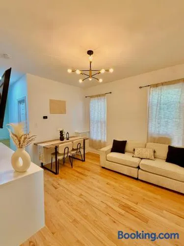 Spacious 3BR Apartment - 12min Newark Airport -Near NYC & Malls - Image 1