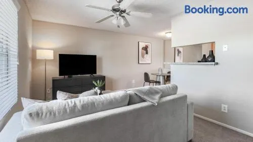 Landing Modern Apartment with Amazing Amenities (ID9665X12) - Image 1