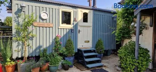Elmdale Hut - Shepherds Hut - Image 1