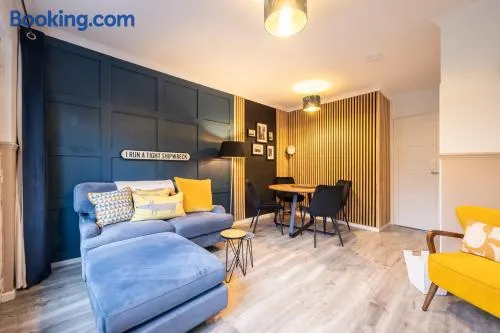 Bright 1-Bed Home with Garden Near Braid Hills Golf Course - Image 1