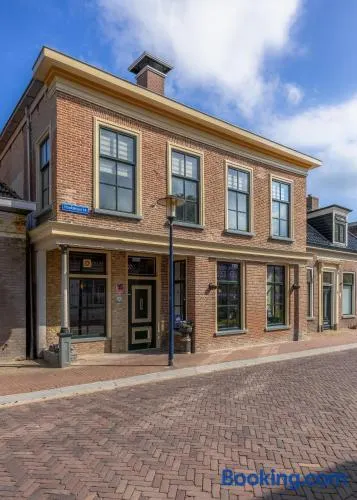 Unieke Bed en Breakfast met historisch verhaal in Ferwert De K roon van Marijn - Image 1