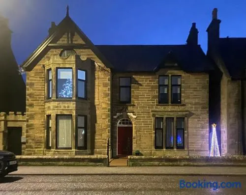 Preston Villa, spacious ground floor apartment - Image 1