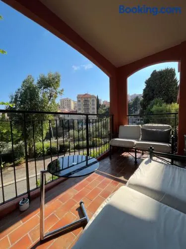 2 pièces avec terrasse en résidence privée - Image 1
