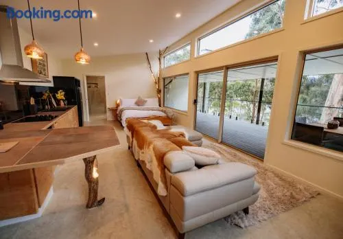 Bruny Island Oceanfront Luxe Cabin with Spa - Image 1