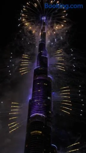 Private Room in Luxurious 3BR Apartment with BURJ KHALIFA view in Downtown near Dubai Mall - Image 1