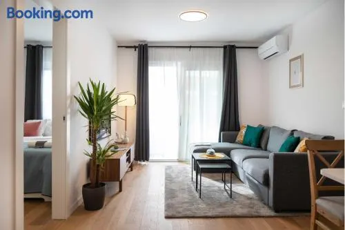 Design 2BDR Apartment with Balcony- FREE PARKING - Image 1