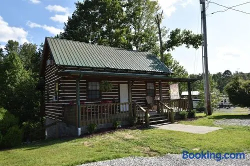 Laurel Lake Cabins - Image 1