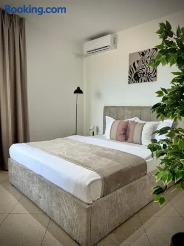 Vila One - Image 1