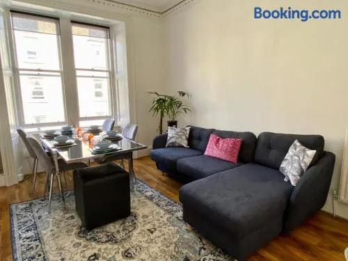 Traveller Award Winner 2024 Edinburgh Apartment with 3 Beds - Image 1