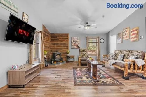 Cabin Oasis - Nestled in the Woods Seclusion - Image 1