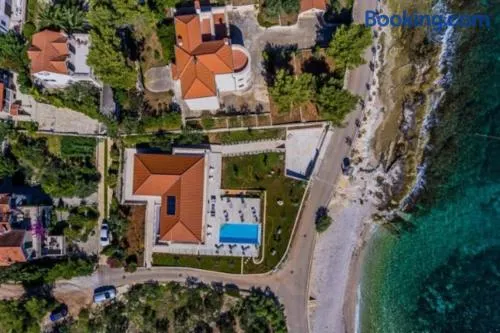 Villa R&B - Image 1