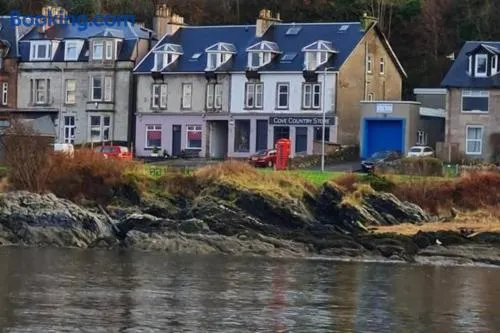 Superb Loch Side Apartment with Sea & Sunset Views - Image 1
