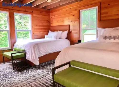 Beautiful Country Retreat - 40 guests! - Image 1