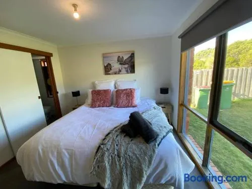 4 bedroom 2 bath renovated with spa king bed and free arcade games sleeps 10 - Image 1