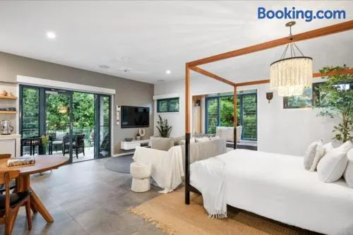 Mimosa Retreat - 250m to Chinamans Beach in Jervis Bay! - Image 1