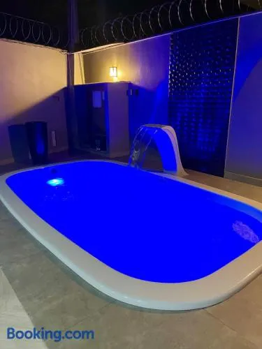 Casa com Piscina, Ar e Lazer Completo - Image 1