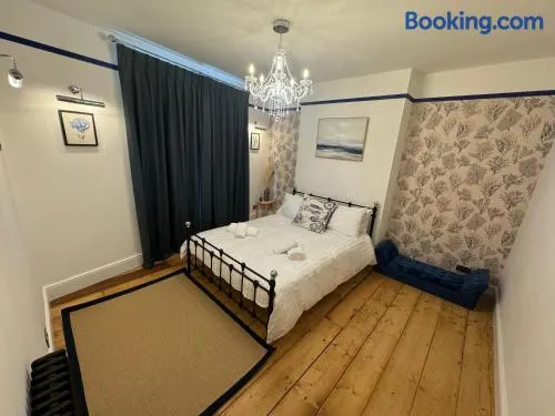 Mill Hill Guest House - Image 1
