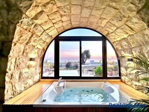 Sunrise 1 Bedroom In Thoum - Image 1